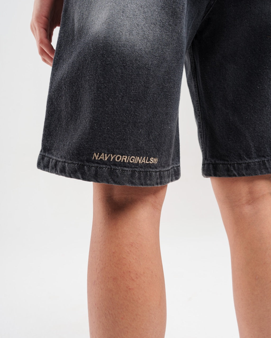 WASHED BLACK DENIM JORTS