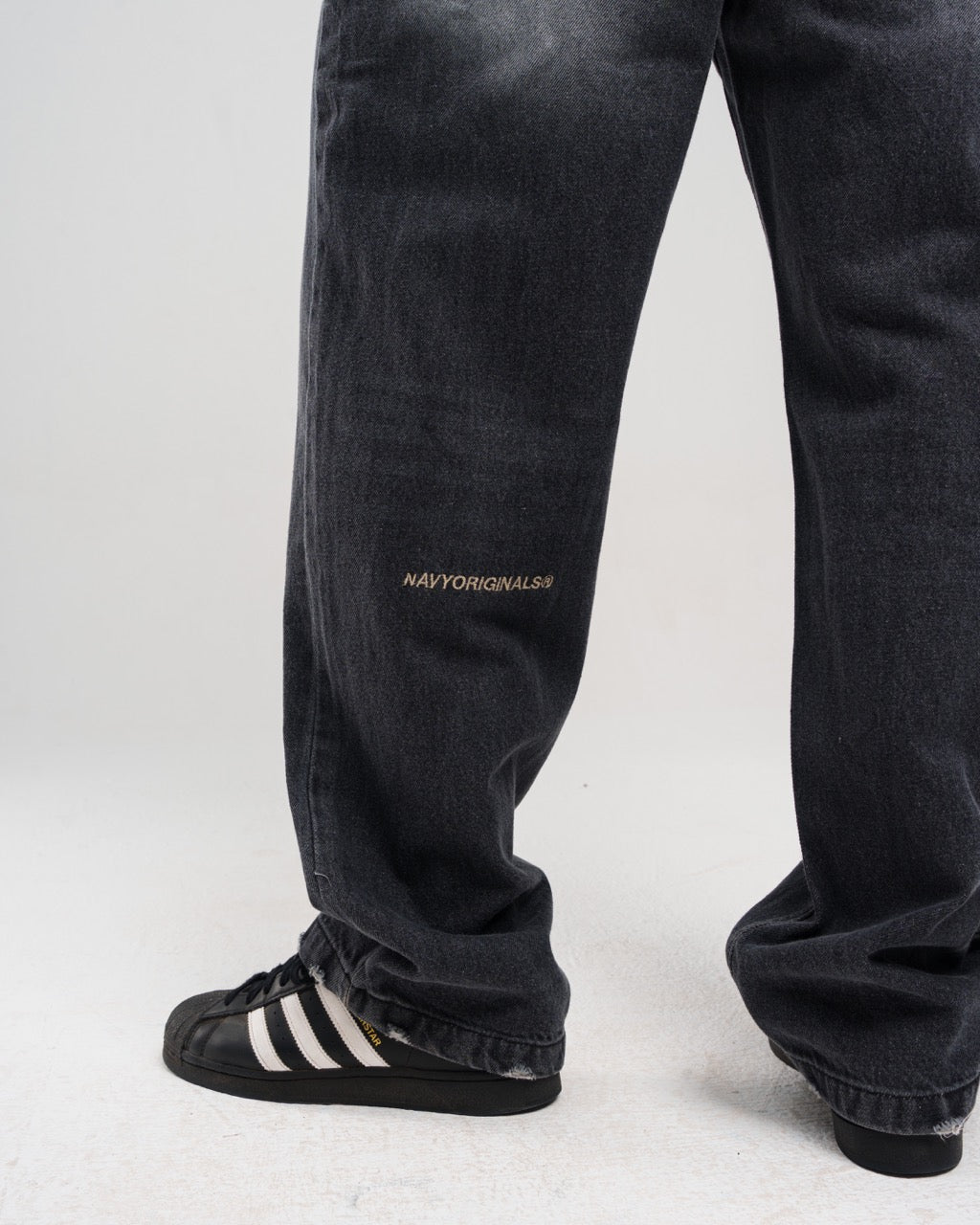 WASHED BLACK REGULAR JEANS