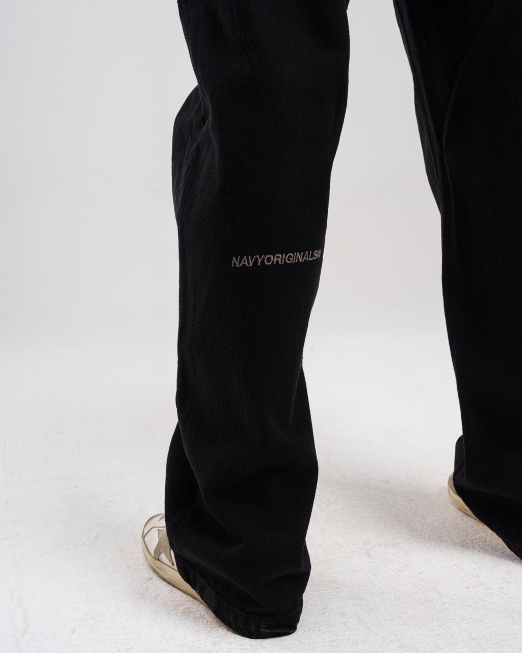 BLACK REGULAR JEANS