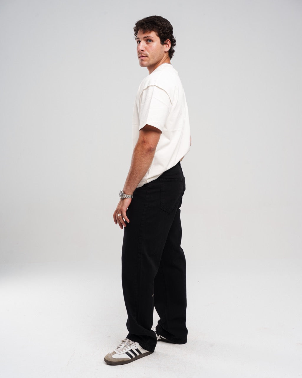 BLACK REGULAR JEANS