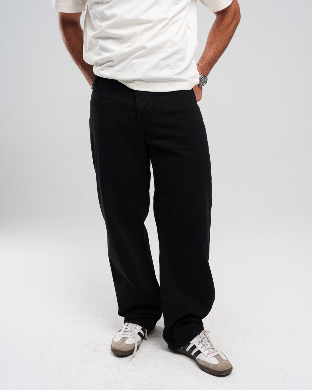 BLACK REGULAR JEANS
