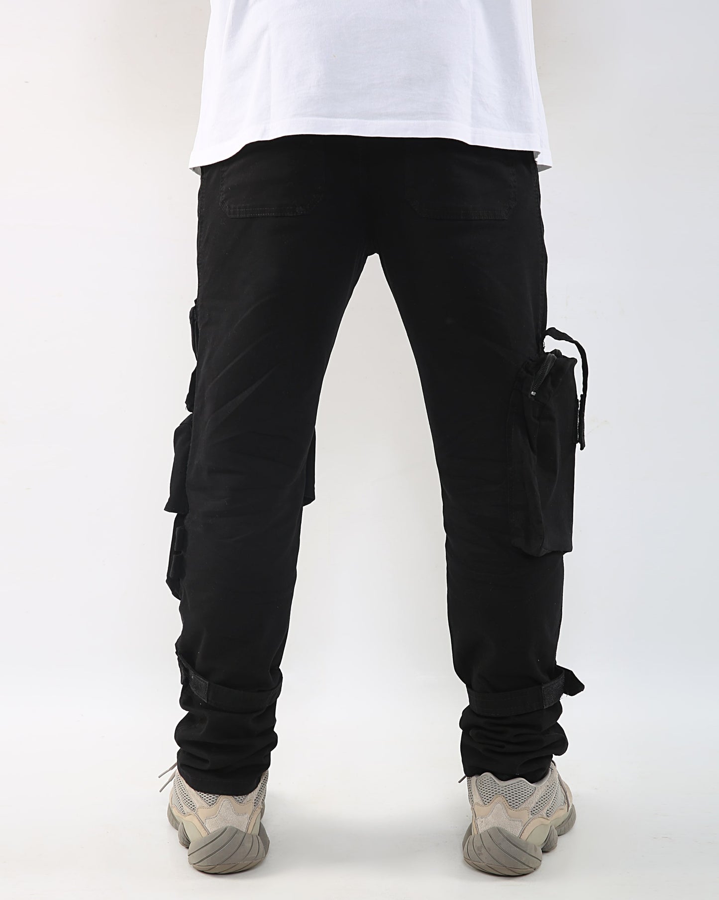 007 Black Cargos