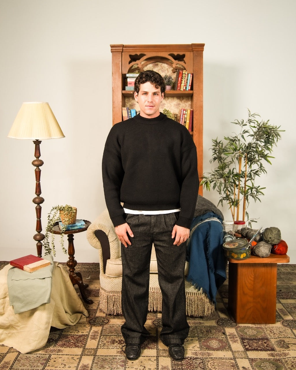 BLACK ESSENTIAL KNIT SWEATER