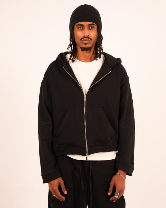 BLACK ESSENTIAL ZIP UP