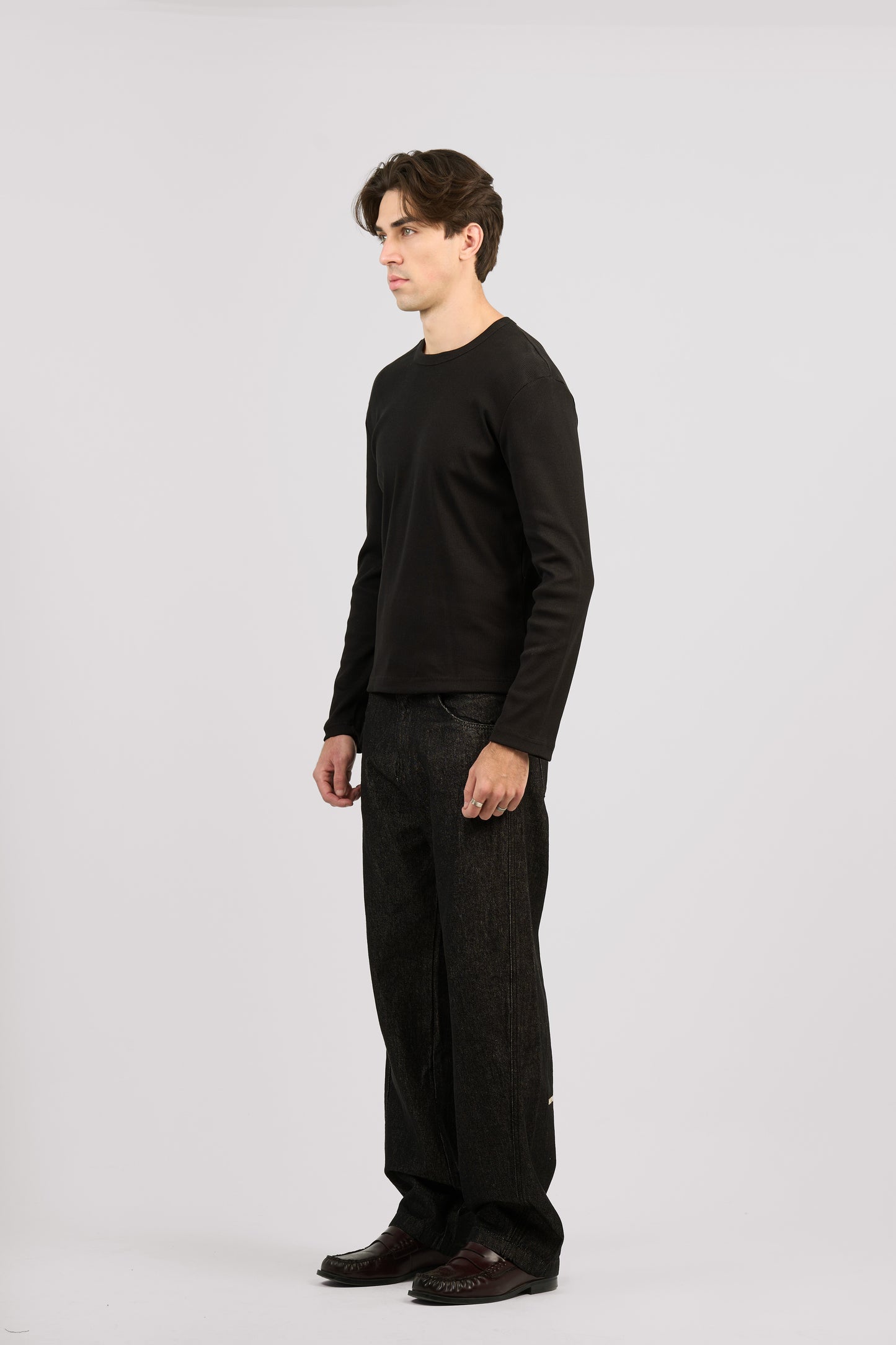 BLACK LONG SLEEVE RIBBED TSHIRT
