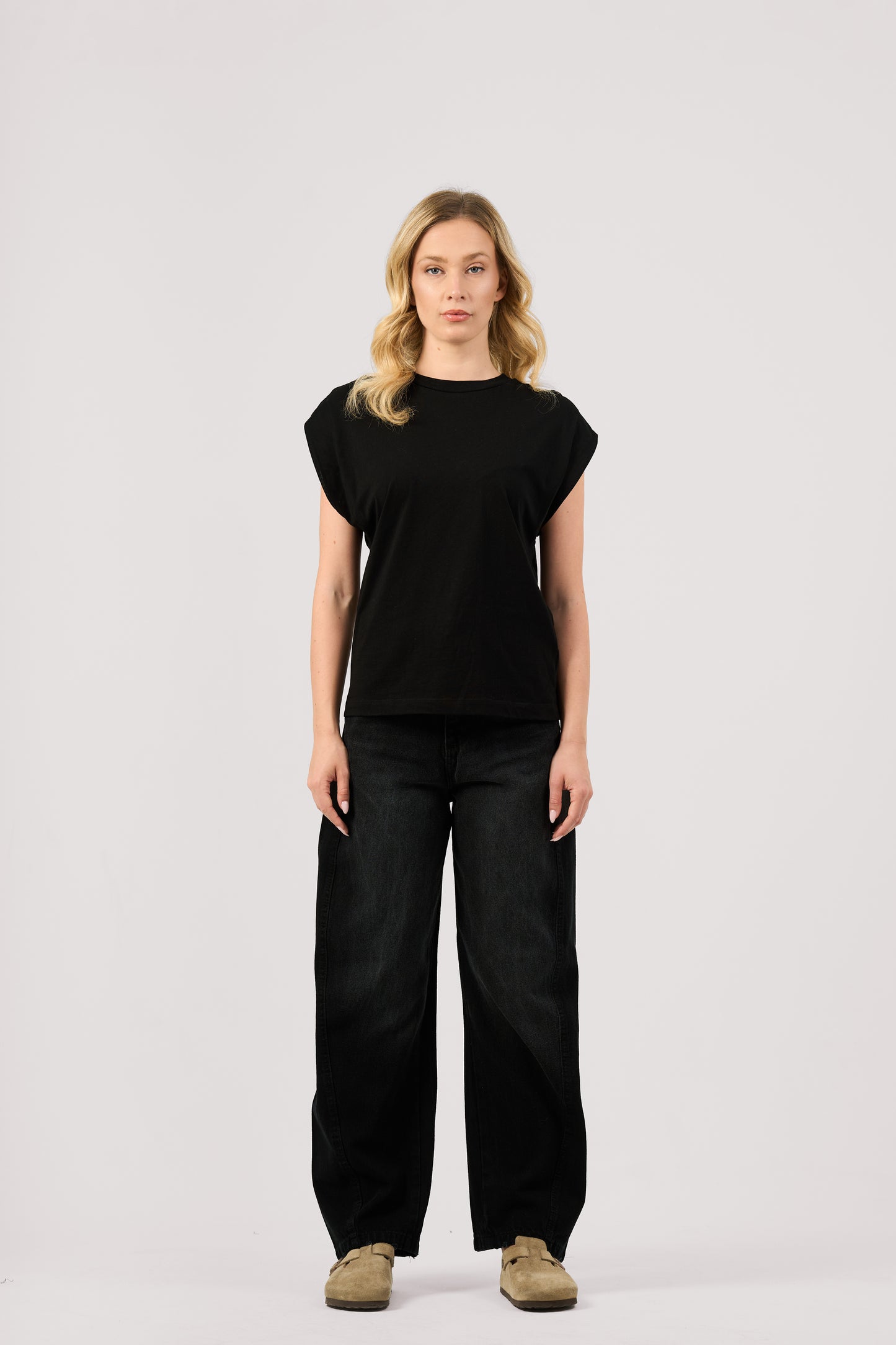 BLACK VINTAGE BALLOON JEANS