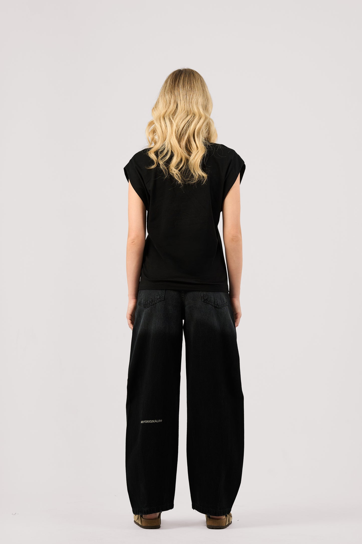 BLACK VINTAGE BALLOON JEANS